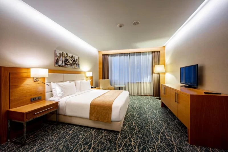 Holiday Inn Baku 4*